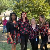 Foto voor GAINSCO: Employees enjoying the company picnic.