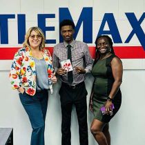 TitleMax-foto van: Celebrating Team Members