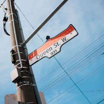 Wealthsimple-foto van: The Neighbourhood