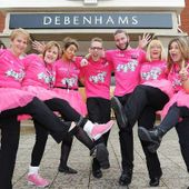Foto voor Debenhams: Debenhams staff support St Giles Hospice