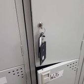 Foto voor Debenhams: Staff Lockers