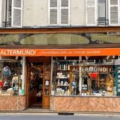 Foto voor Altermundi: Vitrine de la boutique Altermundi Commerce